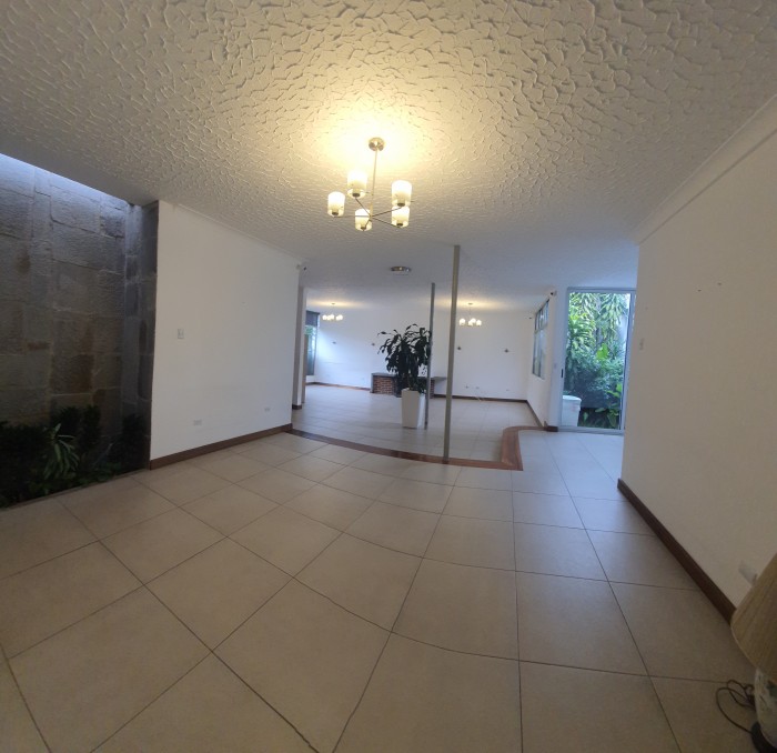 En Alquiler casa en Condominio en zona 14 - Image 2