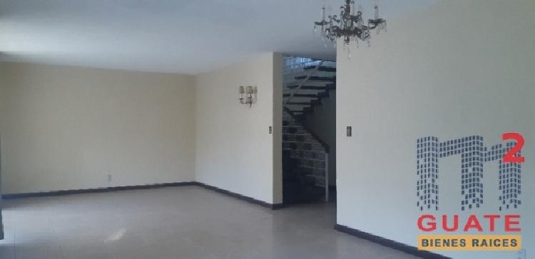 Casa de 350 m2 de construcción en Renta, Zona 10