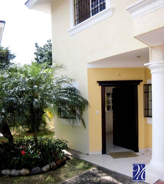casa en proyecto cerrado Santiago, con patio y jacuzzi — foto 5