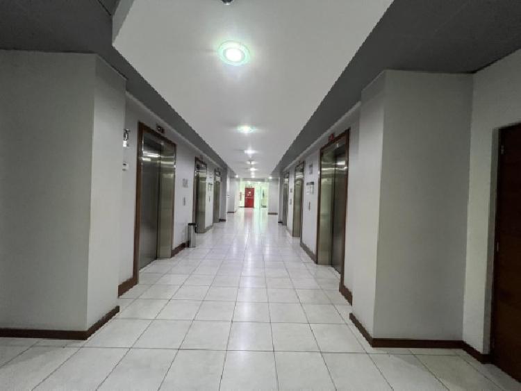 OFICINA EN VENTA / RENTA EN ZONA 10 — foto 3