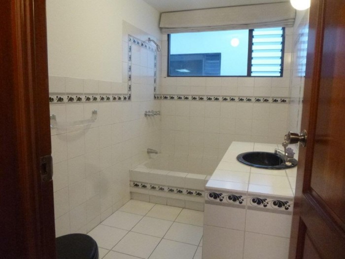 Casa Comercial en Venta o Renta en zona 13 Guatemala - Miniatura 4
