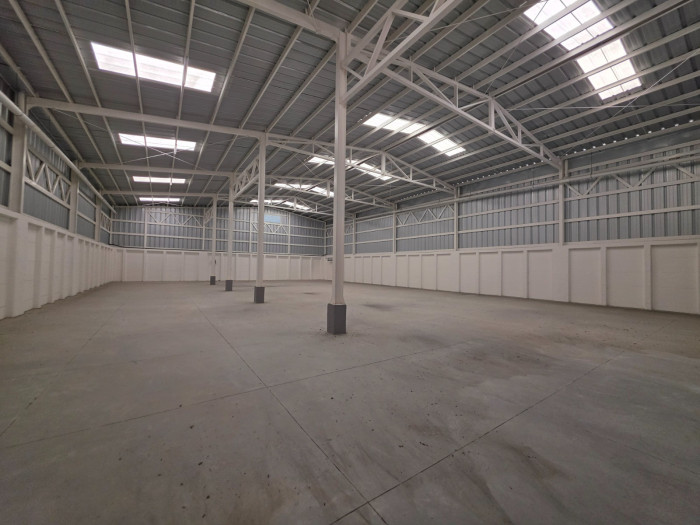 Se renta/ Vende amplia bodega en Cocales - Image 3