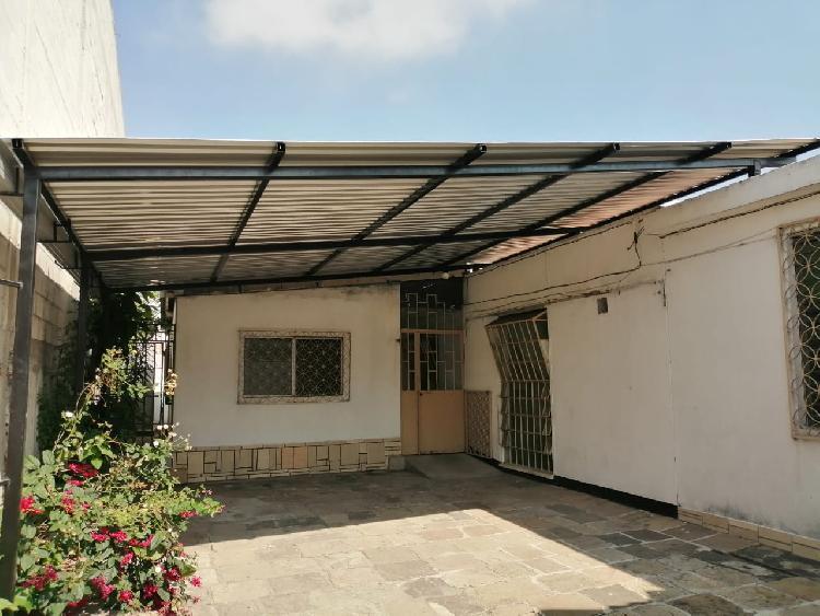 Plus Real Estate renta casa comercial en zona 9 - 15