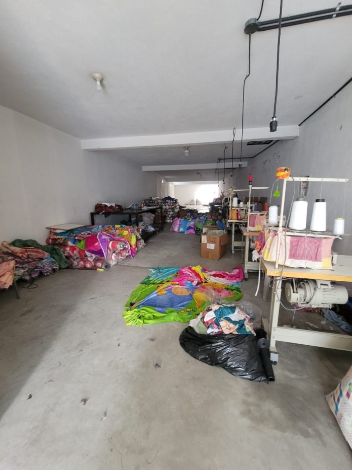 Edificio de Bodegas en RENTA Y VENTA, sobre la bolívar - 1
