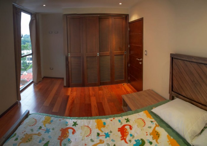 VENDO Apartamento en Zona 15 - Image 1