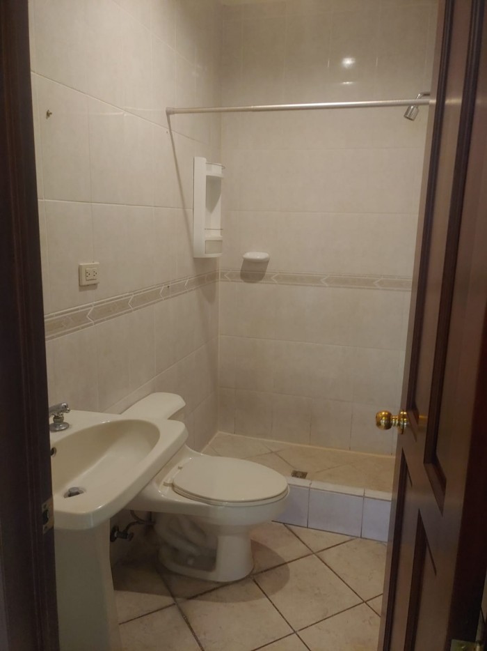 Rento apartamento amueblado en edificio de zona 10 — foto 13