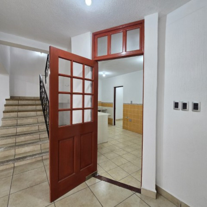 Casa grade en Venta Las Hojarascas Zona 1 de Mixco - Miniatura 14