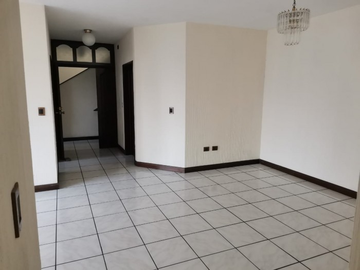 Rento cómodo y amplio apartamento en zona 14 — foto 2