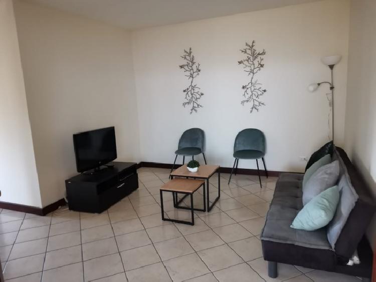 Rento amplio apartamento en exclusivo sector de zona 10 — foto 4