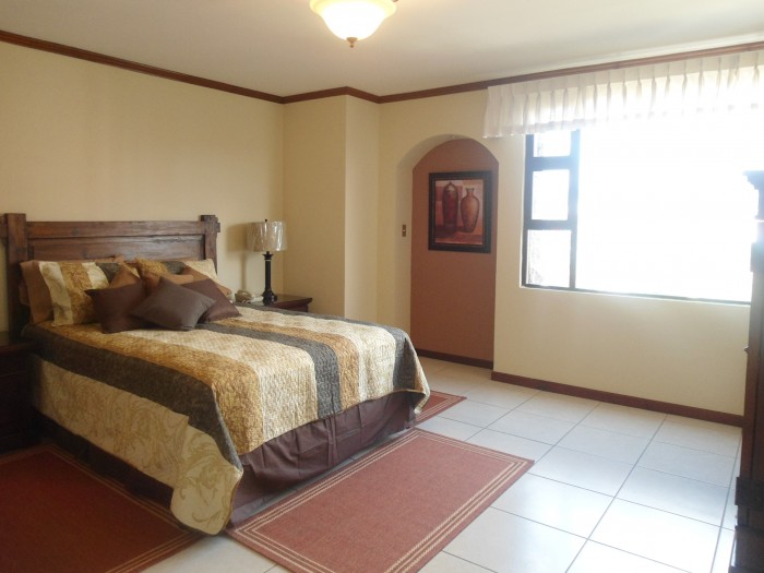 Alquilo Apartamento amueblado en zona 10 - Miniatura 6