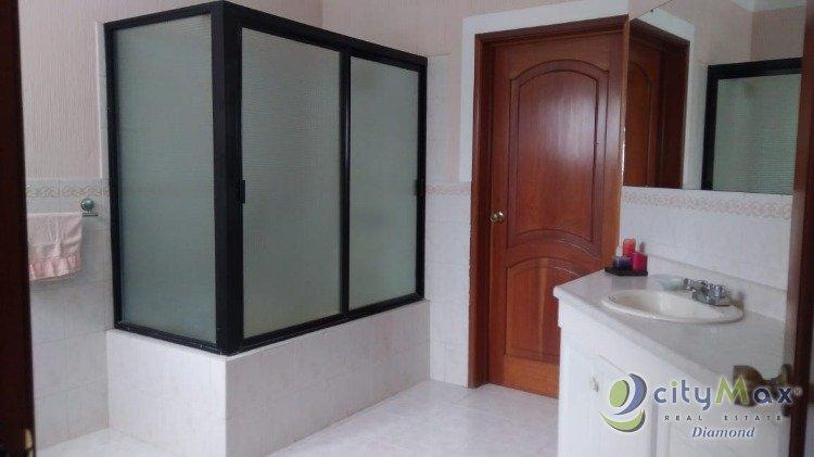 En Venta Amplia casa en condominio en zona 10 - Miniatura 13