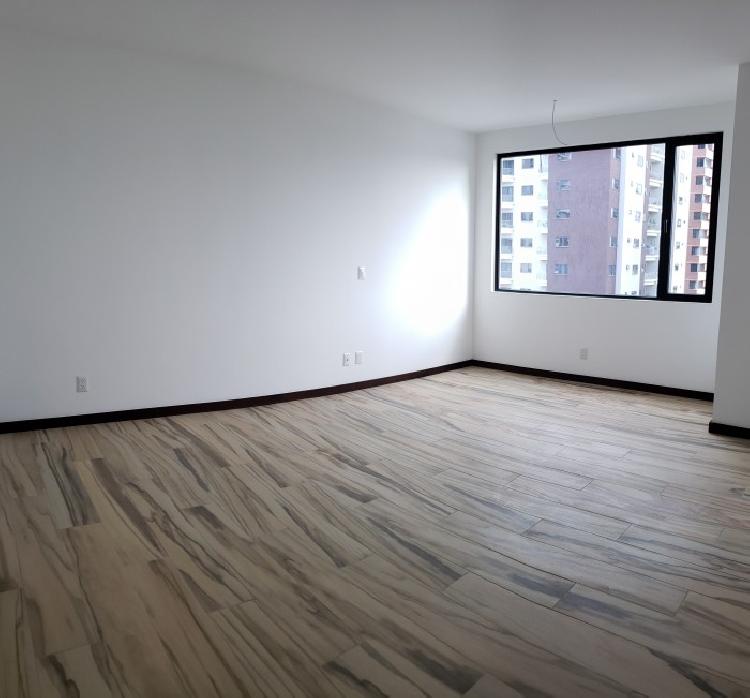 AMPLIO Apartamento en Venta ZONA 14 - Miniatura 11
