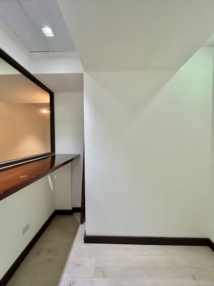 Oficina en renta en zona 14 Europlaza con acabados — foto 4