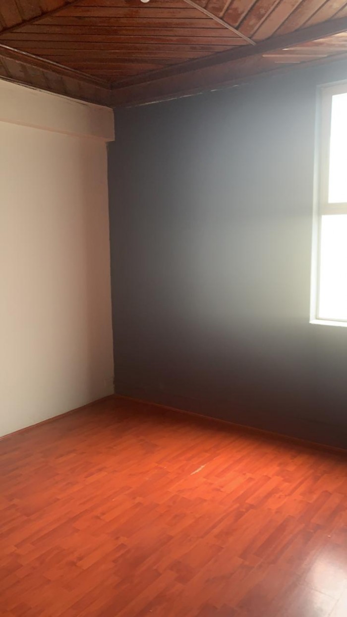 ZONA 12. ALQUILO BODEGA CON OFICINAS