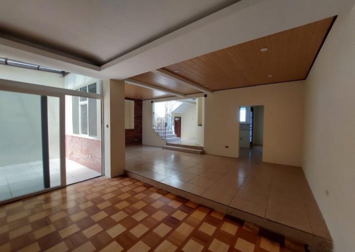 CITYMAX Vende casa en Lujoso Condominio de Mixco Zona 7 - Image 4