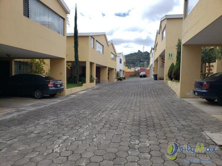 Casa en Venta San Cristobal, Guatemala. De esquina - Image 1