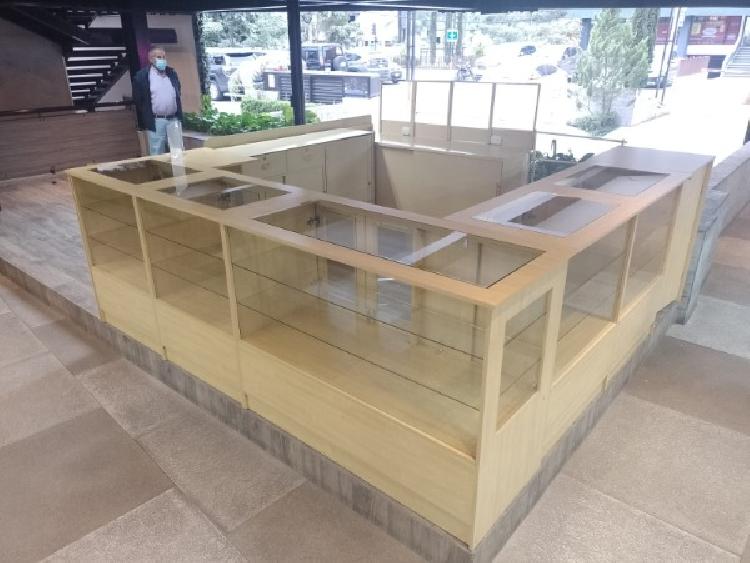 KIOSKO EN RENTA EN CONVENIA PLAZA, ZONA 10