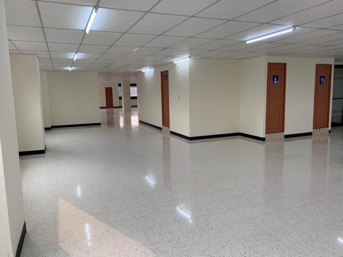 Oficinas en Renta de 2 Niveles en la Zona 9 - Image 1