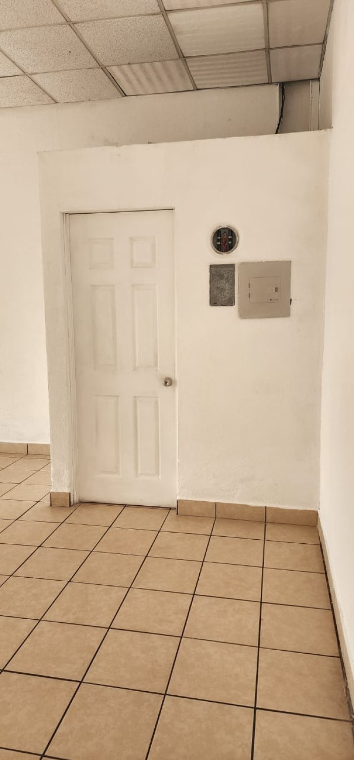 LOCAL EN #RENTA EN VILLA NUEVA - Image 2