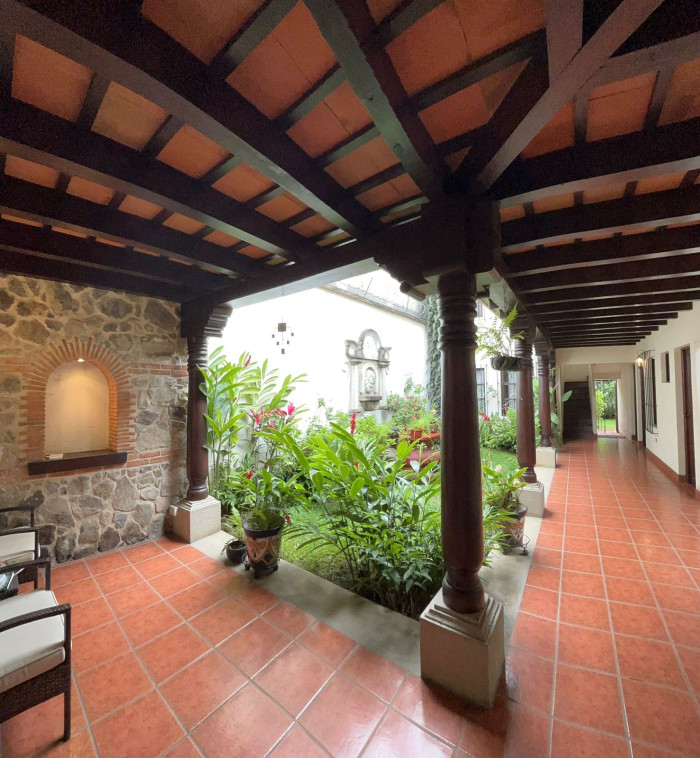 Casa grande en venta en Antigua Guatemala amueblada — foto 9
