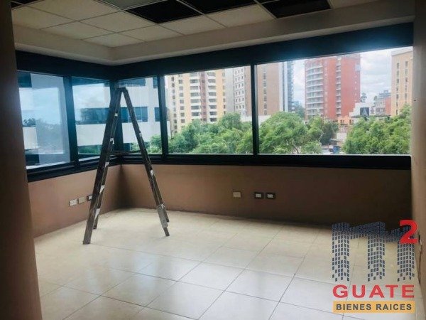 Oficina de 128.32 m2 de construcción en Renta, Zona 10