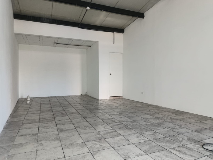 Local Comercial en Renta en Zona 10 - Image 2