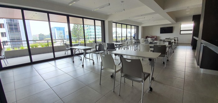 Oficina Nueva en Alquiler en Zona 9 - Miniatura 6