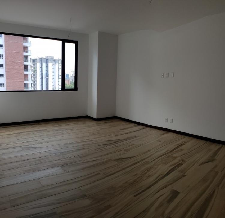 AMPLIO Apartamento en Venta ZONA 14 - Miniatura 9