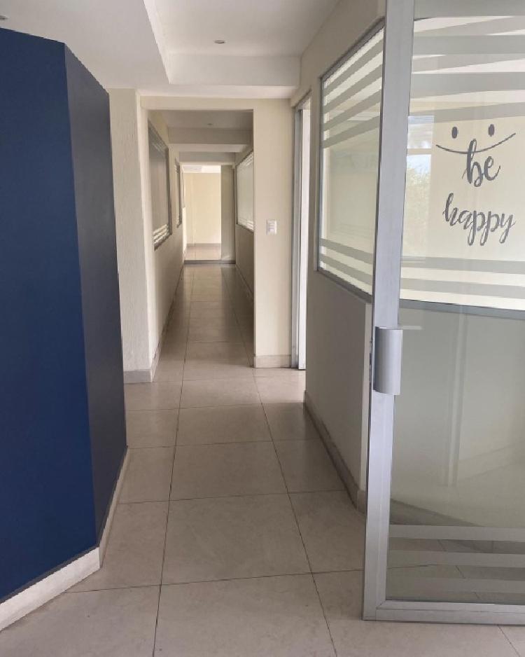 LOCAL COMERCIAL EN VENTA / RENTA EN ZONA 9 - 8