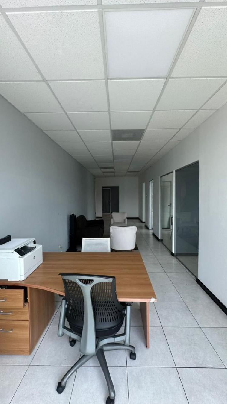 Oficina amueblada en renta zona 10 / Zona Pradera — foto 12