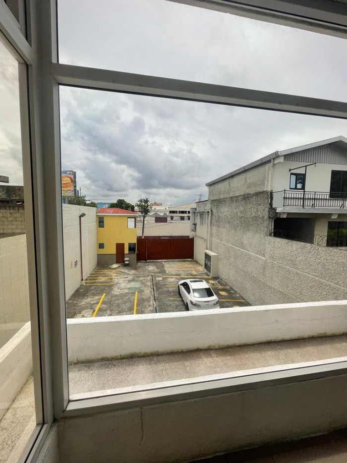 EDIFICIO EN #VENTA EN CALZADA ROOSEVELT - Image 2