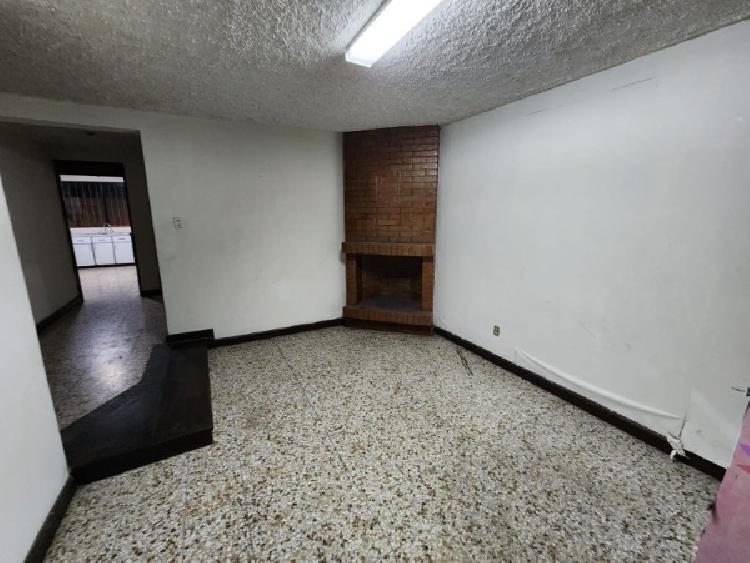 Casa en renta dentro de condominio, en la Doroteo Guamu