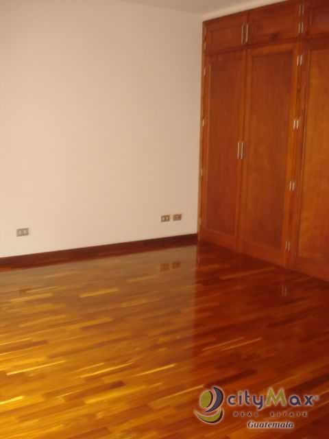 Alquilo hermosa casa en zona 14 - Miniatura 6
