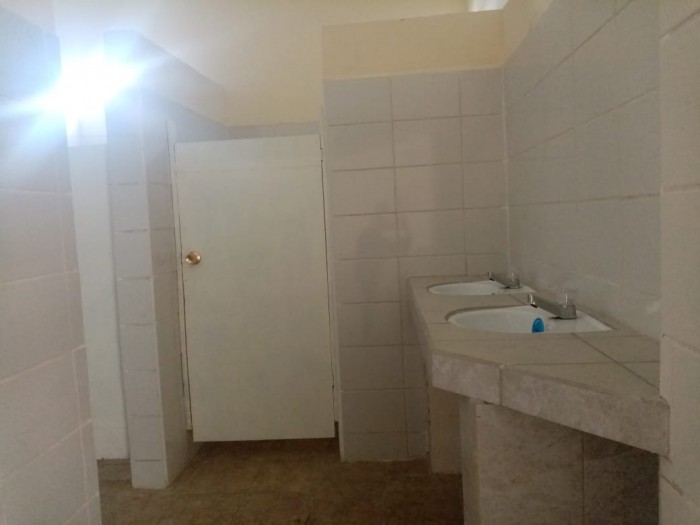 Rento amplia casa para uso comercial zona 9 — foto 5