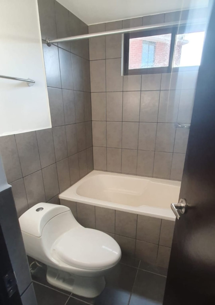 VENDO APARTAMENTO EN MARISCAL UNO UNO ZONA 11 - Image 4