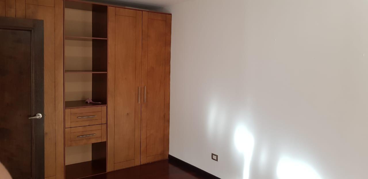 Lindo Apartamento en Renta Zona 16 3 Dormitorios — foto 2