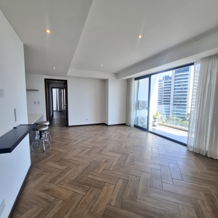 En Renta Apartamento zona 10 de 3 habitaciones - Miniatura 4