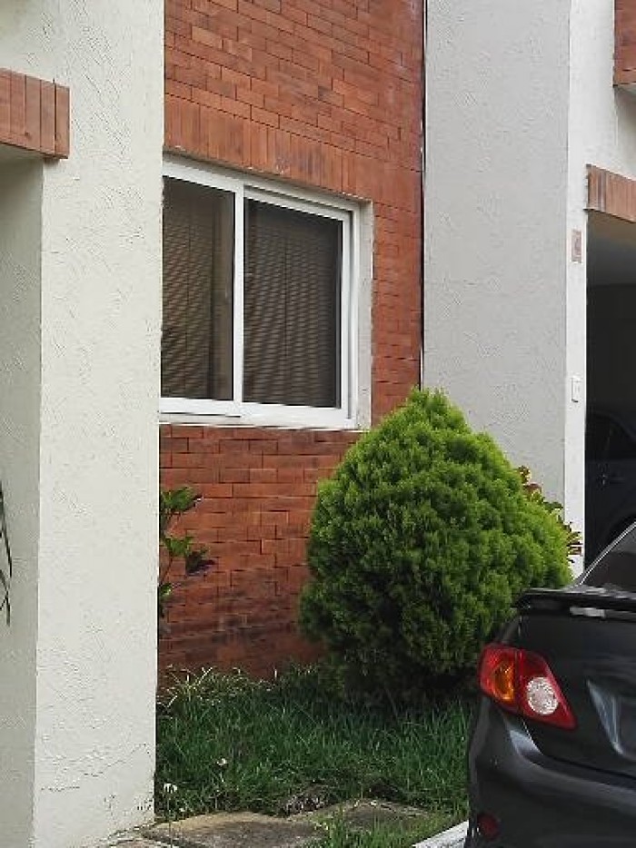 Vendo Amplia Casa en Altos de Pinares San Cristóbal. - Miniatura 13