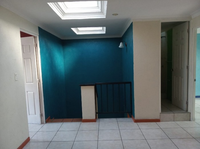 Vendo Casa de 2 Niveles en Casa Florentina Zona 17 - Image 5