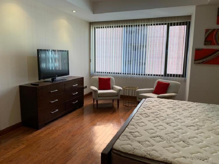 Rento lujoso apartamento en zona 14 — foto 8