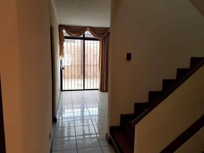 Casa en venta en Cañadas de Mariscal, zona 11. - Image 4
