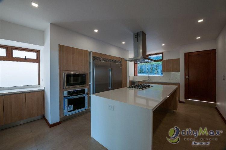 CASA EN VENTA EN SAN ISIDRO ZONA 16 - Image 1