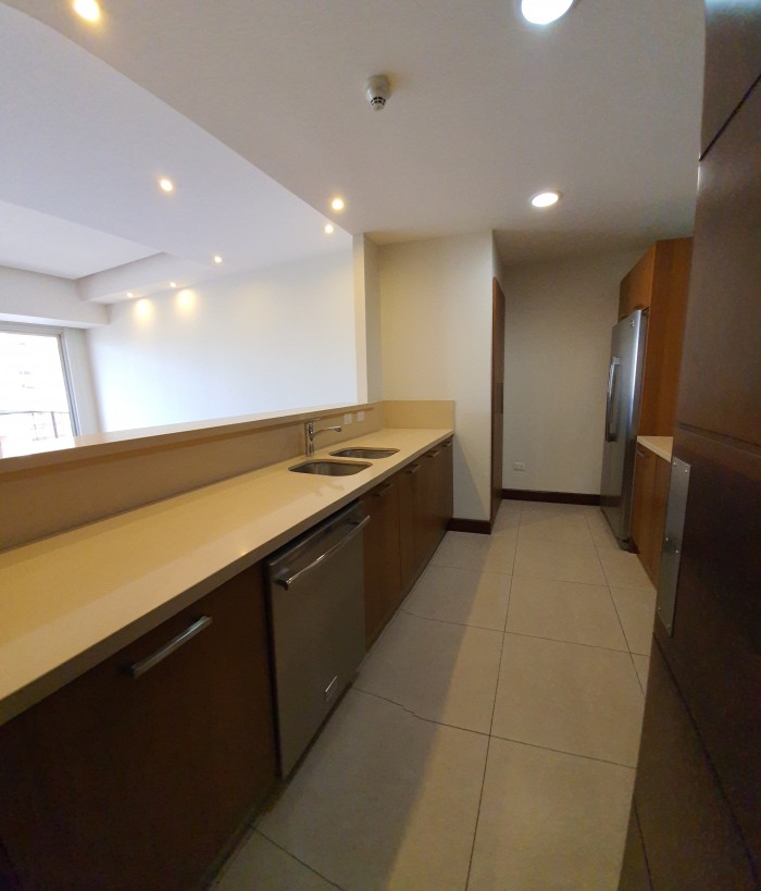 Alquilo Apartamento con 160Mts en Tiffany Zona 14 - Miniatura 7