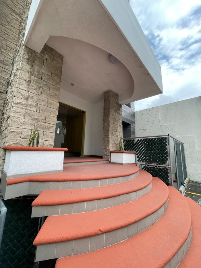 EDIFICIO EN #VENTA EN CALZADA ROOSEVELT - Image 1