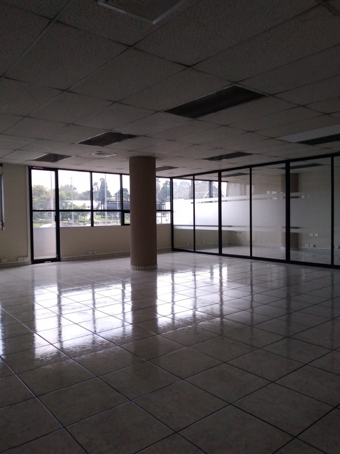 Oficina en renta con excelente ubicación zona 9. - Miniatura 4