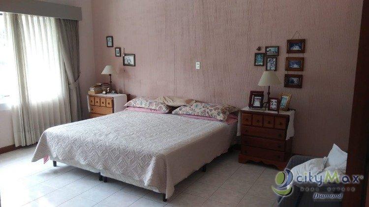 En Venta Amplia casa en condominio en zona 10 - Miniatura 6