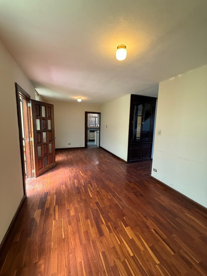 Casa sobre vía principal en Venta en Lourdes Zona 17 - Miniatura 15