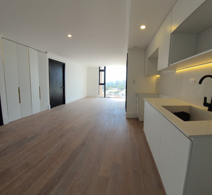APARTAMENTO EN VENTA EN EDIFICIO CENTRICO DE ZONA 5 - Miniatura 2