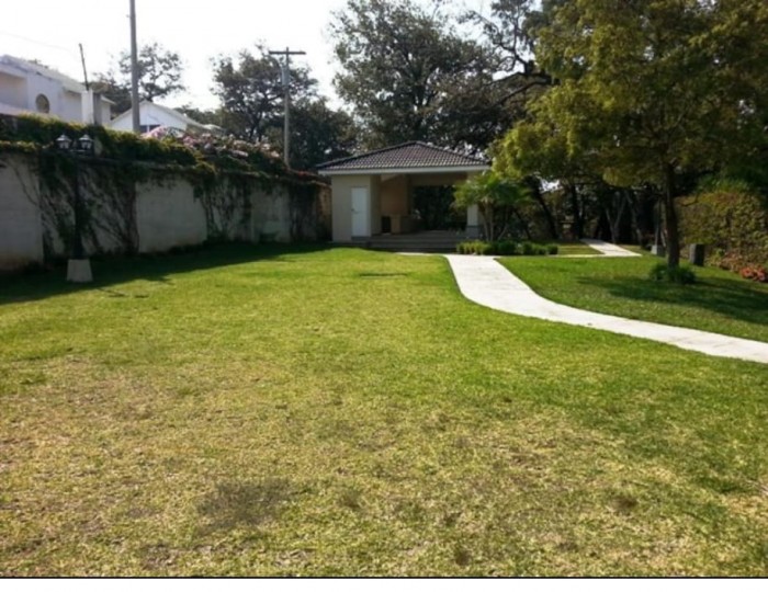 Venta de casa con amplio jardín, El Zapote, zona 2. - Miniatura 9