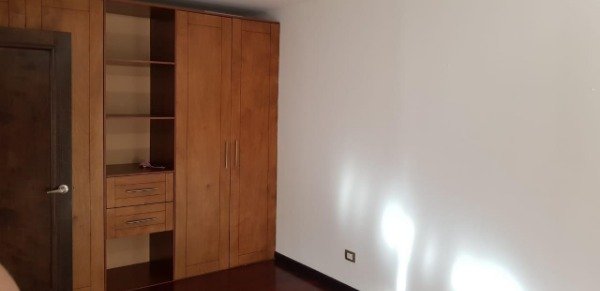 RENTO: Apto. zona 16, 3 DORMITORIOS, CUARTO SERVIC $900